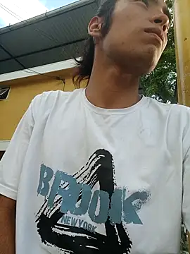 Snapshot of -Julianxxxcho- chatting on 11-29-25, 09:29 -Julianxxxcho- online show from 11-29-25, 09:29