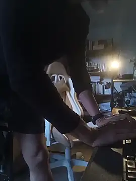 Snapshot of DanWolverin chatting on 02-11-26, 04:34 DanWolverin online show from 02-11-26, 04:34