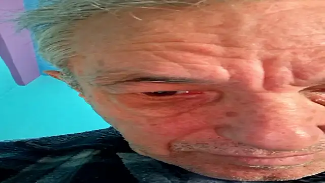 Snapshot of mikel48_ chatting on 12-01-25, 12:10 mikel48 online show from 12-01-25, 12:10