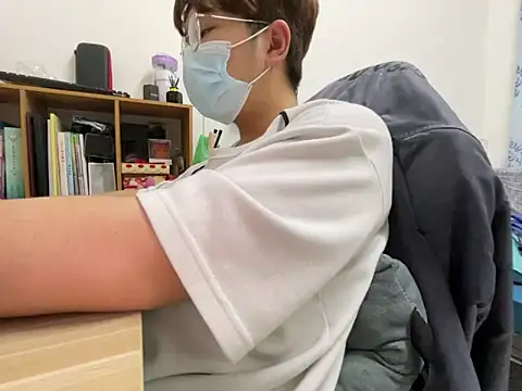 Snapshot of hiiiizzzz chatting on 02-15-26, 11:30 hiiiizzzz online show from 02-15-26, 11:30