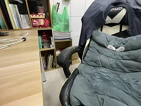 Snapshot of hiiiizzzz chatting on 02-27-26, 04:07 hiiiizzzz online show from 02-27-26, 04:07