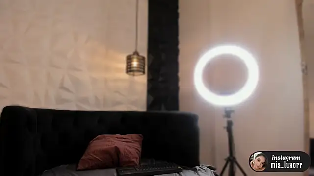 Mia Luxor online show from 02-22-26, 11:53