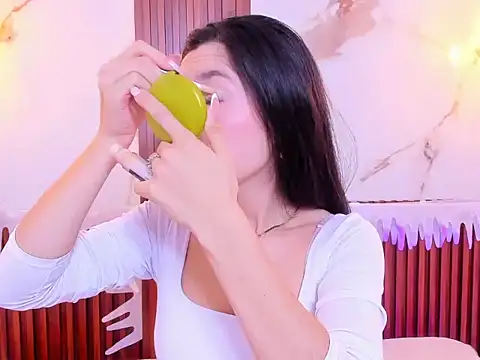 MiaLovely1 online show from 12-20-25, 07:54