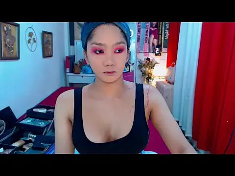 Snapshot of UrScreenGoddess chatting on 12-16-25, 10:37 UrScreenGoddess online show from 12-16-25, 10:37