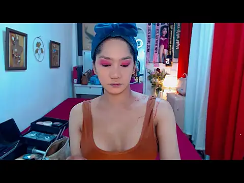 Snapshot of UrScreenGoddess chatting on 12-18-25, 08:59 UrScreenGoddess online show from 12-18-25, 08:59