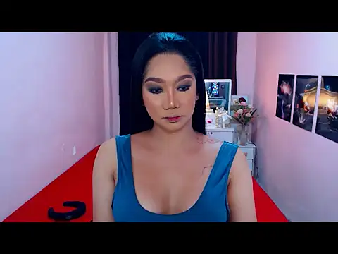 Snapshot of UrScreenGoddess chatting on 03-10-26, 11:43 UrScreenGoddess online show from 03-10-26, 11:43