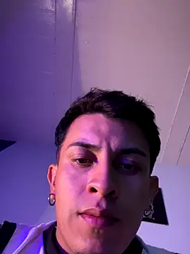 Snapshot of Matias_016 chatting on 12-03-25, 03:36 Matias 016 online show from 12-03-25, 03:36