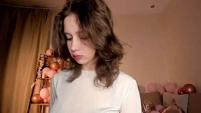 Snapshot of LachelleFrommer chatting on 02-15-26, 01:13 LachelleFrommer online show from 02-15-26, 01:13