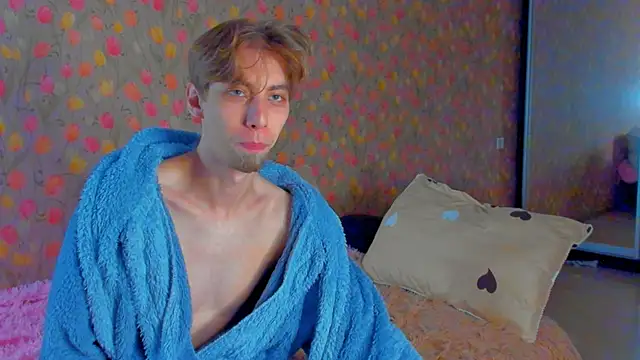 Snapshot of Exxxry chatting on 12-01-25, 12:32 Exxxry online show from 12-01-25, 12:32