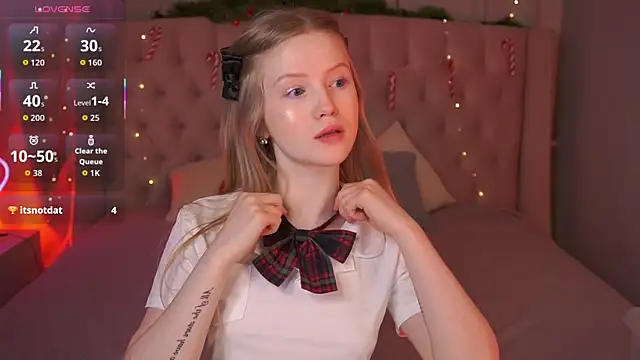 Snapshot of LilianHoward chatting on 01-15-26, 12:21 LilianHoward online show from 01-15-26, 12:21