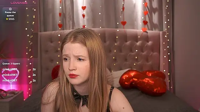 Snapshot of LilianHoward chatting on 02-14-26, 12:35 LilianHoward online show from 02-14-26, 12:35