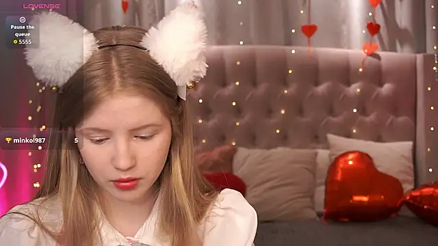 Snapshot of LilianHoward chatting on 02-15-26, 12:25 LilianHoward online show from 02-15-26, 12:25