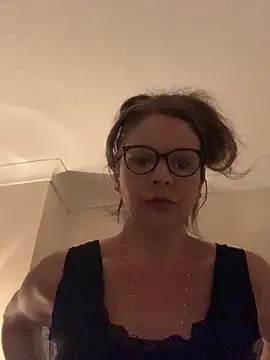 Snapshot of CherryCe chatting on 12-21-25, 01:57 CherryCe online show from 12-21-25, 01:57