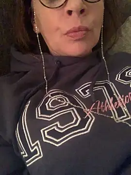 Snapshot of CherryCe chatting on 12-21-25, 03:41 CherryCe online show from 12-21-25, 03:41