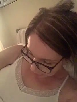 Snapshot of CherryCe chatting on 12-23-25, 12:19 CherryCe online show from 12-23-25, 12:19