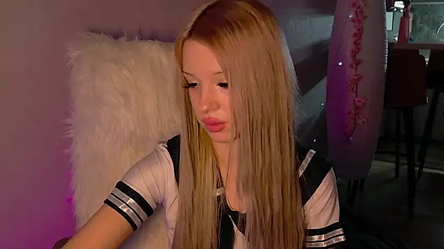 lana parker online show from 12-15-25, 01:15