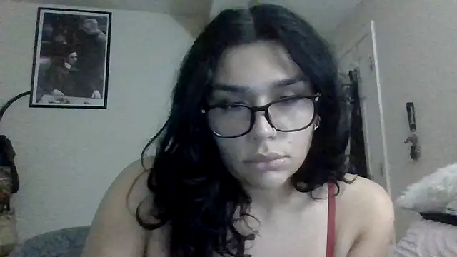 Snapshot of lunabellaX0 chatting on 12-05-25, 12:52 lunabellaX0 online show from 12-05-25, 12:52