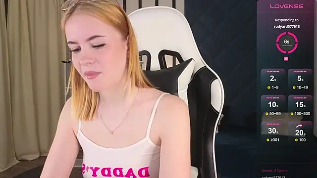 shinyluna1 online show from 12-02-25, 10:20