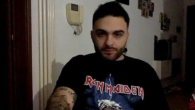 Snapshot of Rente22 chatting on 12-01-25, 03:06 Rente22 online show from 12-01-25, 03:06