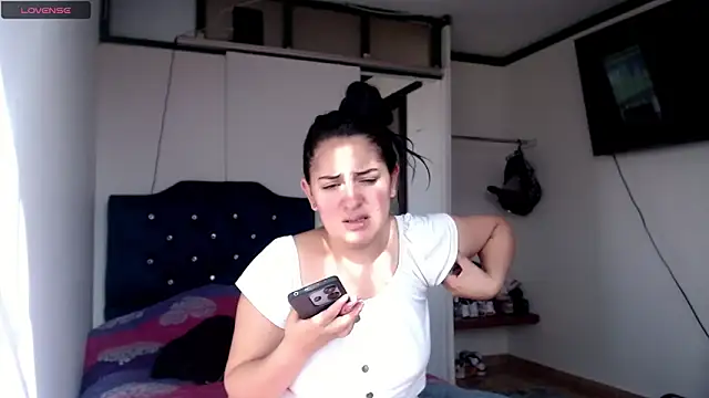 MisNicol online show from 04-18-26, 01:15