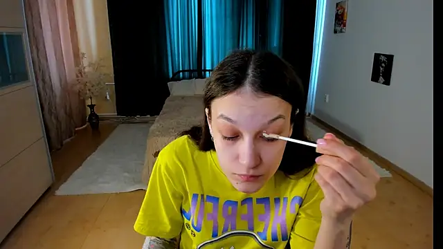 KrisDoeil online show from 04-23-26, 01:51