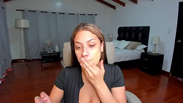 Snapshot of Zara_Wolf_ chatting on 12-20-25, 12:12 Zara Wolf online show from 12-20-25, 12:12