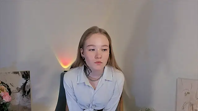 Snapshot of MaireLanda chatting on 12-18-25, 04:18 MaireLanda online show from 12-18-25, 04:18