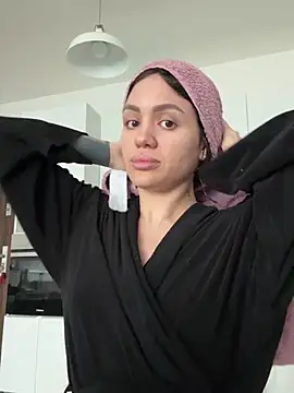 Snapshot of SiennaLuxexx chatting on 02-18-26, 12:12 SiennaLuxexx online show from 02-18-26, 12:12