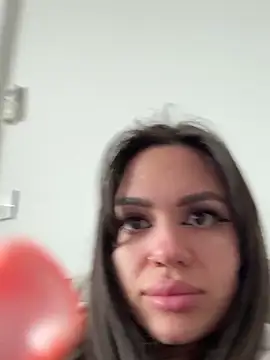 Snapshot of SiennaLuxexx chatting on 02-19-26, 12:01 SiennaLuxexx online show from 02-19-26, 12:01