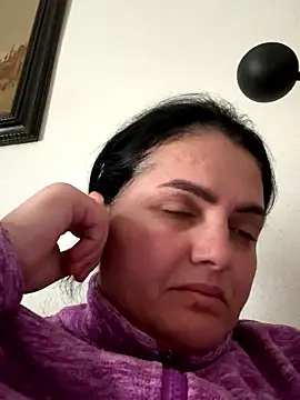 Snapshot of gini92 chatting on 01-13-26, 12:32 gini92 online show from 01-13-26, 12:32