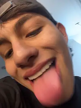 Snapshot of Lander_Cruz chatting on 12-22-25, 10:07 Lander Cruz online show from 12-22-25, 10:07