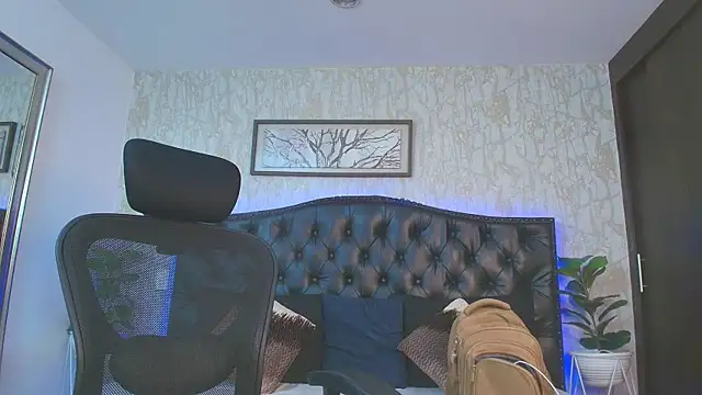 Snapshot of Lander_Cruz chatting on 02-18-26, 08:05 Lander Cruz online show from 02-18-26, 08:05