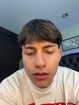 Snapshot of Lander_Cruz chatting on 02-19-26, 08:27 Lander Cruz online show from 02-19-26, 08:27