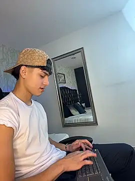 Snapshot of Lander_Cruz chatting on 02-27-26, 06:08 Lander Cruz online show from 02-27-26, 06:08