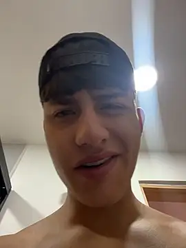 Snapshot of Lander_Cruz chatting on 05-30-26, 01:19 Lander Cruz online show from 05-30-26, 01:19