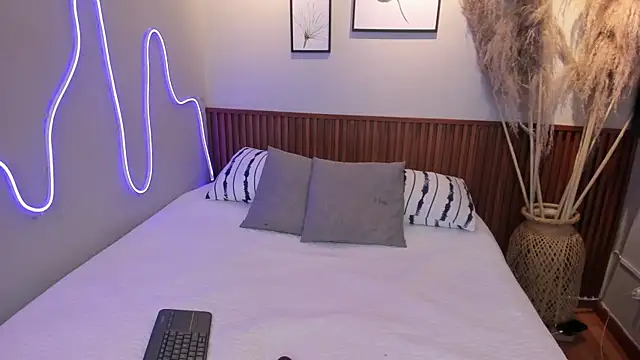 Snapshot of MIAROGGERSS chatting on 01-17-26, 03:00 MIAROGGERSS online show from 01-17-26, 03:00