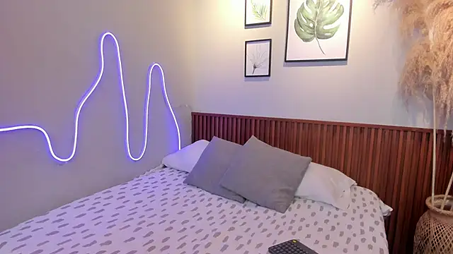 Snapshot of MIAROGGERSS chatting on 02-21-26, 04:02 MIAROGGERSS online show from 02-21-26, 04:02