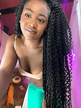 Snapshot of Cynthia_es chatting on 12-22-25, 04:59 Cynthia es online show from 12-22-25, 04:59