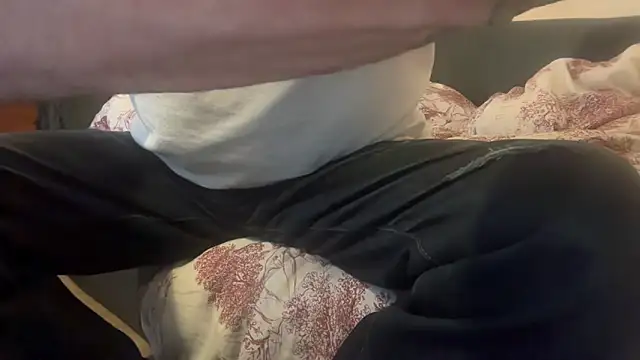 Snapshot of CBT-Sounding chatting on 12-18-25, 05:30 CBT-Sounding online show from 12-18-25, 05:30