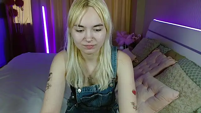 Snapshot of cutie_flower chatting on 12-04-25, 09:18 cutie flower online show from 12-04-25, 09:18