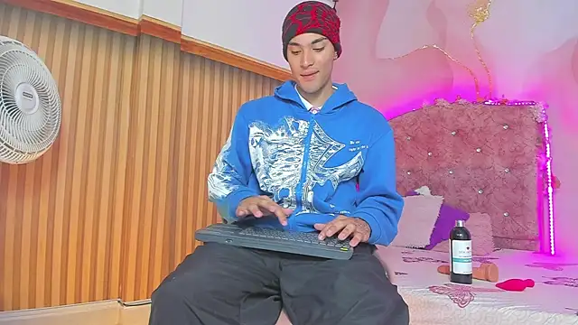 Snapshot of jack__baby_ chatting on 12-20-25, 03:02 jack baby online show from 12-20-25, 03:02