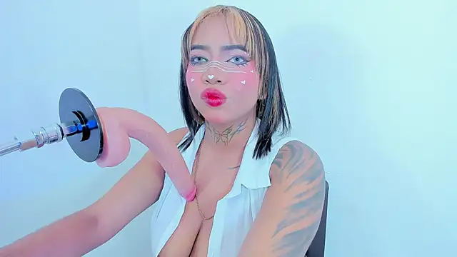 Snapshot of leticia_lynn1 chatting on 12-20-25, 09:11 leticia lynn1 online show from 12-20-25, 09:11