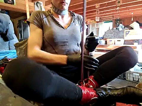 Snapshot of laaralatexxa_BDSM chatting on 03-26-26, 02:11 laaralatexxa BDSM online show from 03-26-26, 02:11