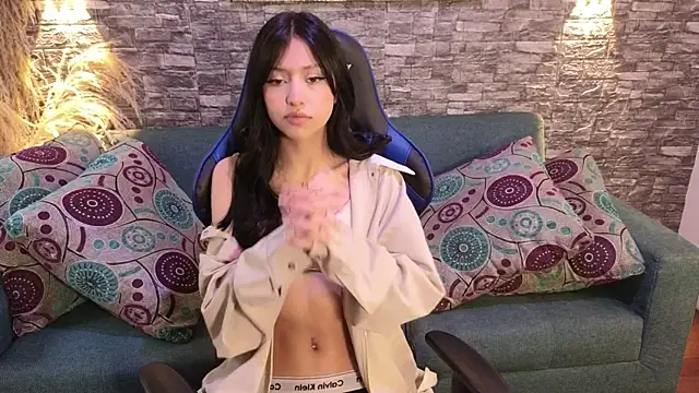 Snapshot of emilyvonvg chatting on 12-04-25, 12:36 emilyvonvg online show from 12-04-25, 12:36