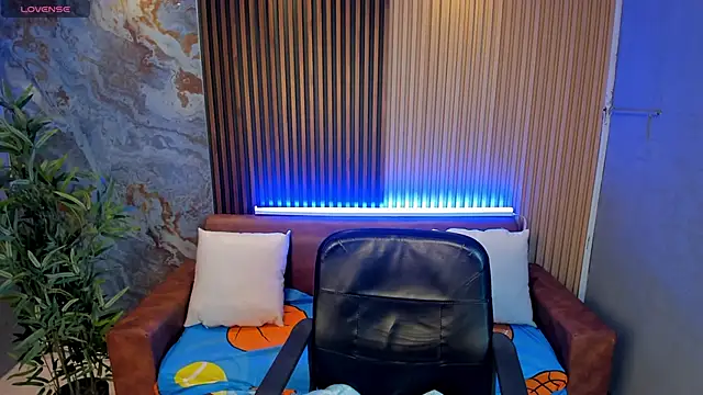 TiffanyHoustton online show from 02-20-26, 11:43