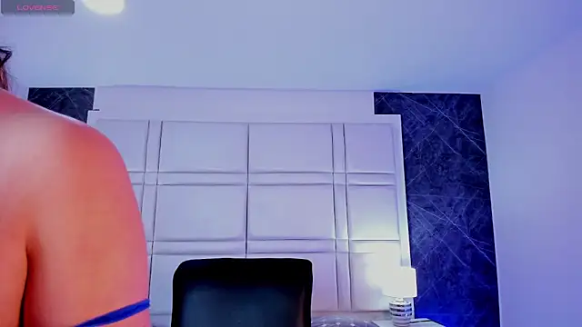 TiffanyHoustton online show from 03-12-26, 12:11