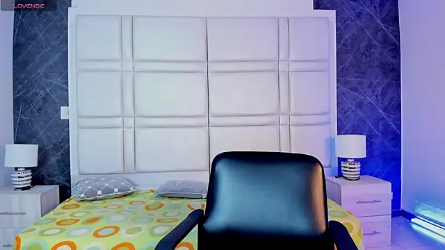 TiffanyHoustton online show from 04-23-26, 11:53