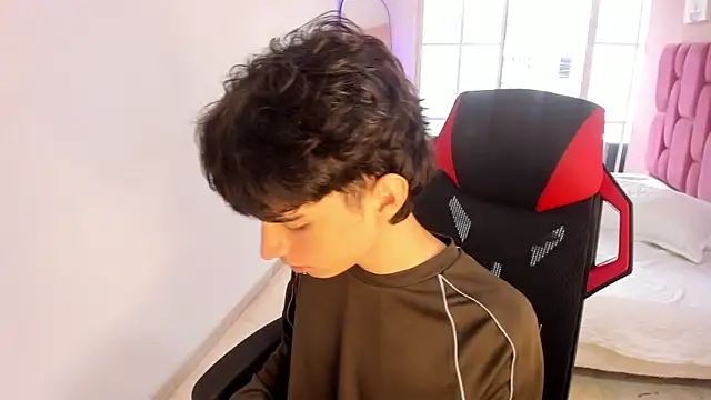 CONNOR STONNE  online show from 02-11-26, 04:01