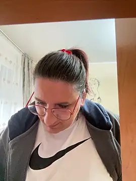 Snapshot of Dana92va chatting on 02-15-26, 06:32 Dana92va online show from 02-15-26, 06:32