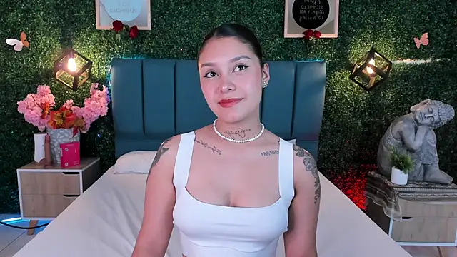 Snapshot of GabyyCute_ chatting on 12-19-25, 03:46 GabyyCute online show from 12-19-25, 03:46